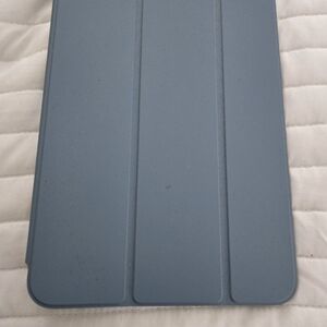 Apple Blue Tri-Fold Tablet Cover used twice--brought another